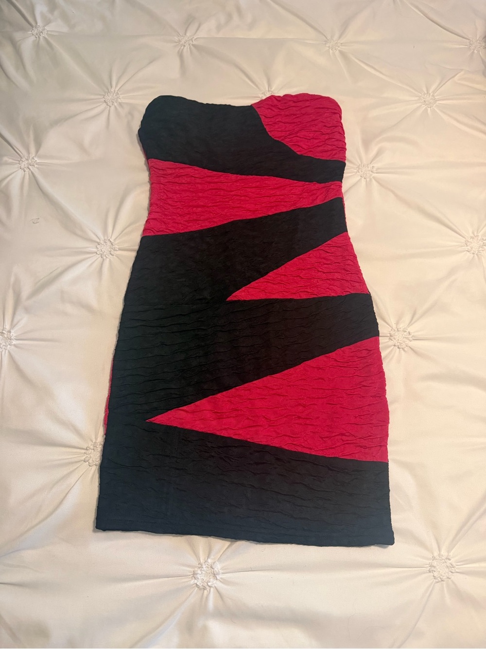 pretty vintage triangle patterned dress